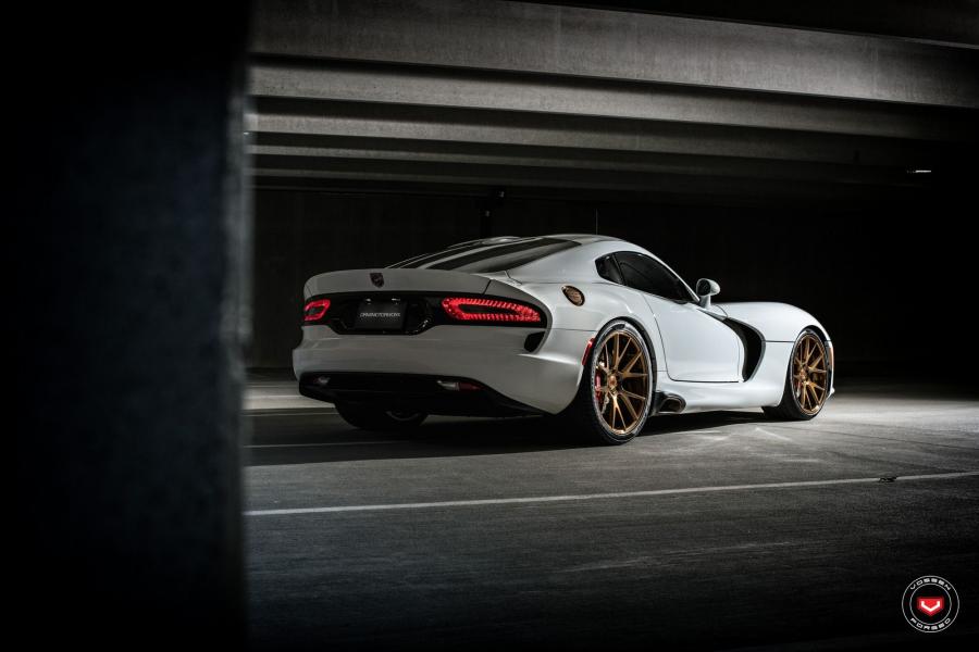  Dodge Viper SRT on Vossen Wheels (VPS-306) 2016 года  (фото 4 из 25)